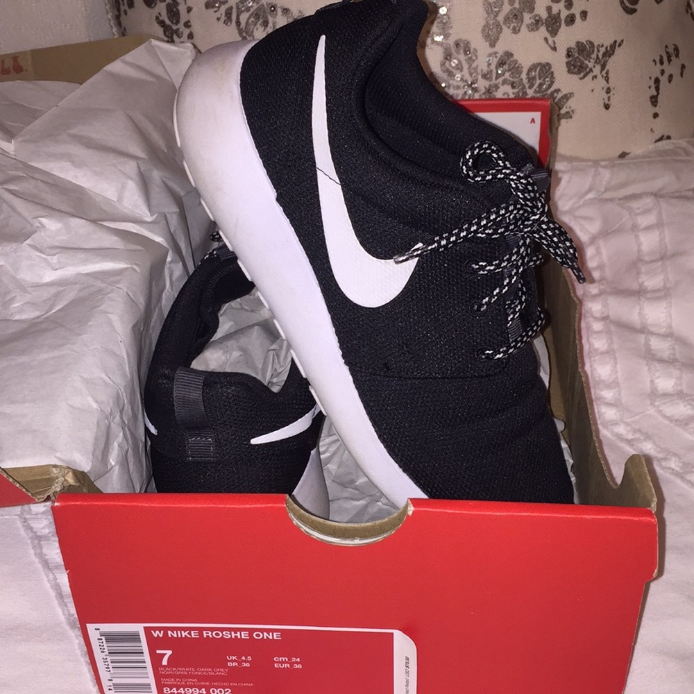 Black Nike Roshe One